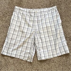 PGA Tour Men's Flat Front White and Black Plaid Shorts. Size 36 EUC
